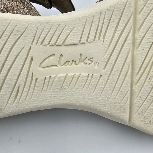NEW! 7N NARROW WIDTH Clarks Collection April Dove Platinum Velcro Strap Sandals - Picture 15 of 16